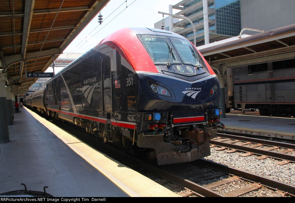 AMTK 351 arriving on train 94 the Colonial